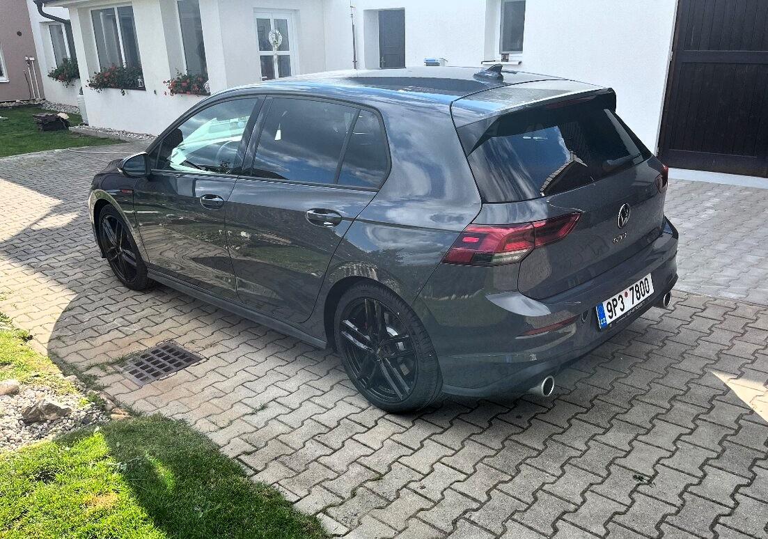 2021 Volkswagen Golf GTI, šedá hatchback, 72 000 km