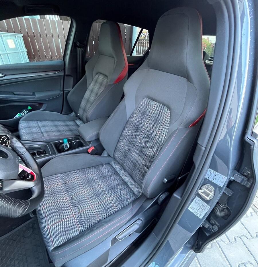 2021 Volkswagen Golf GTI, šedá hatchback, 72 000 km