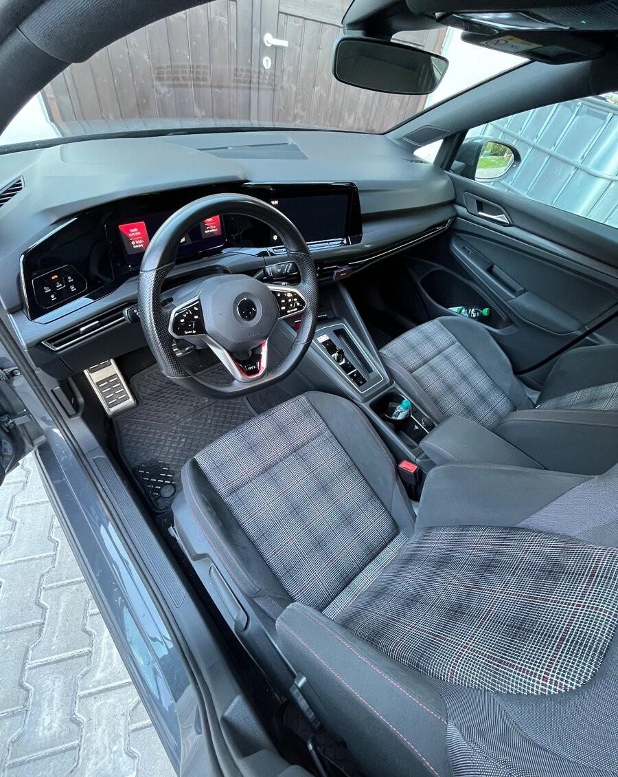 2021 Volkswagen Golf GTI, šedá hatchback, 72 000 km