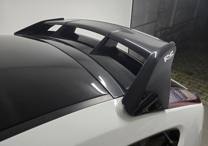 2009 Ford Focus RS, bílá hatchback, 59 000 km