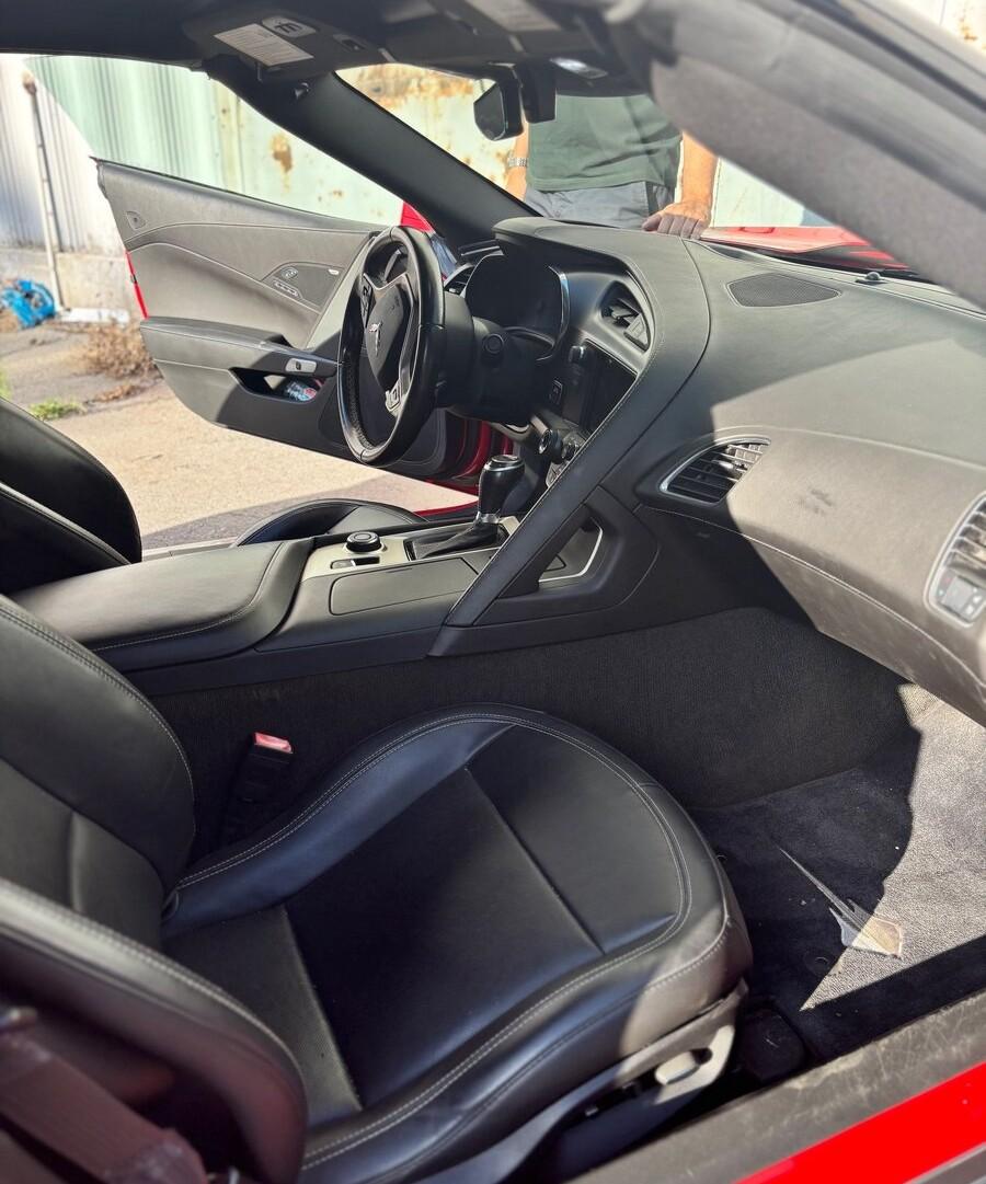 2014 Chevrolet Corvette, červená kupé, 100 000 km