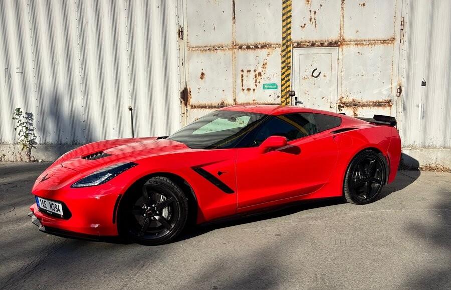 2014 Chevrolet Corvette, červená kupé, 100 000 km
