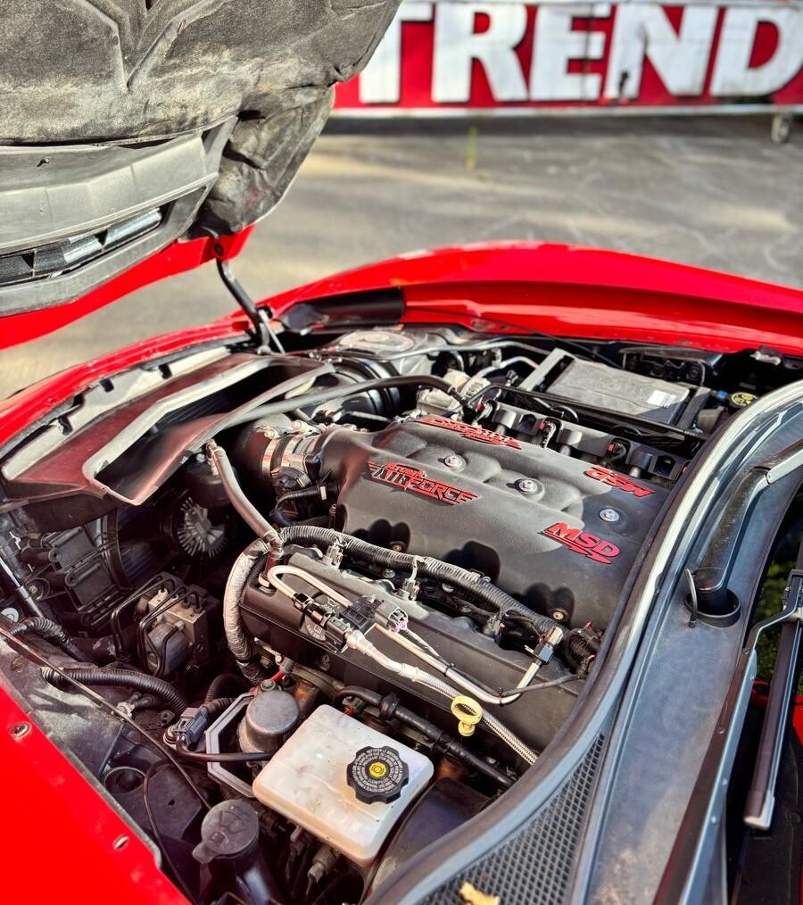 2014 Chevrolet Corvette, červená kupé, 100 000 km