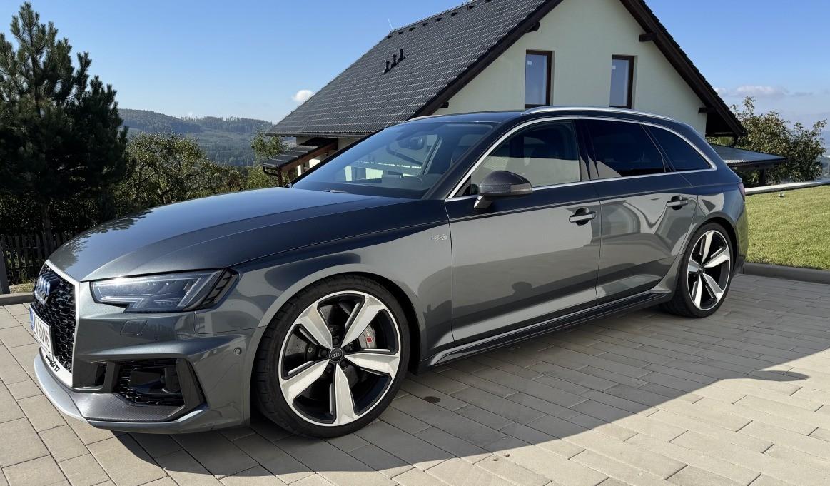 2018 AUDI RS4, šedá kombi, 118 000 km