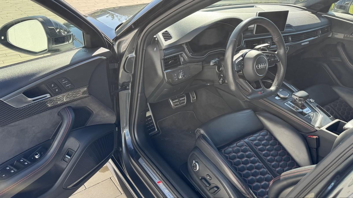 2018 AUDI RS4, šedá kombi, 118 000 km