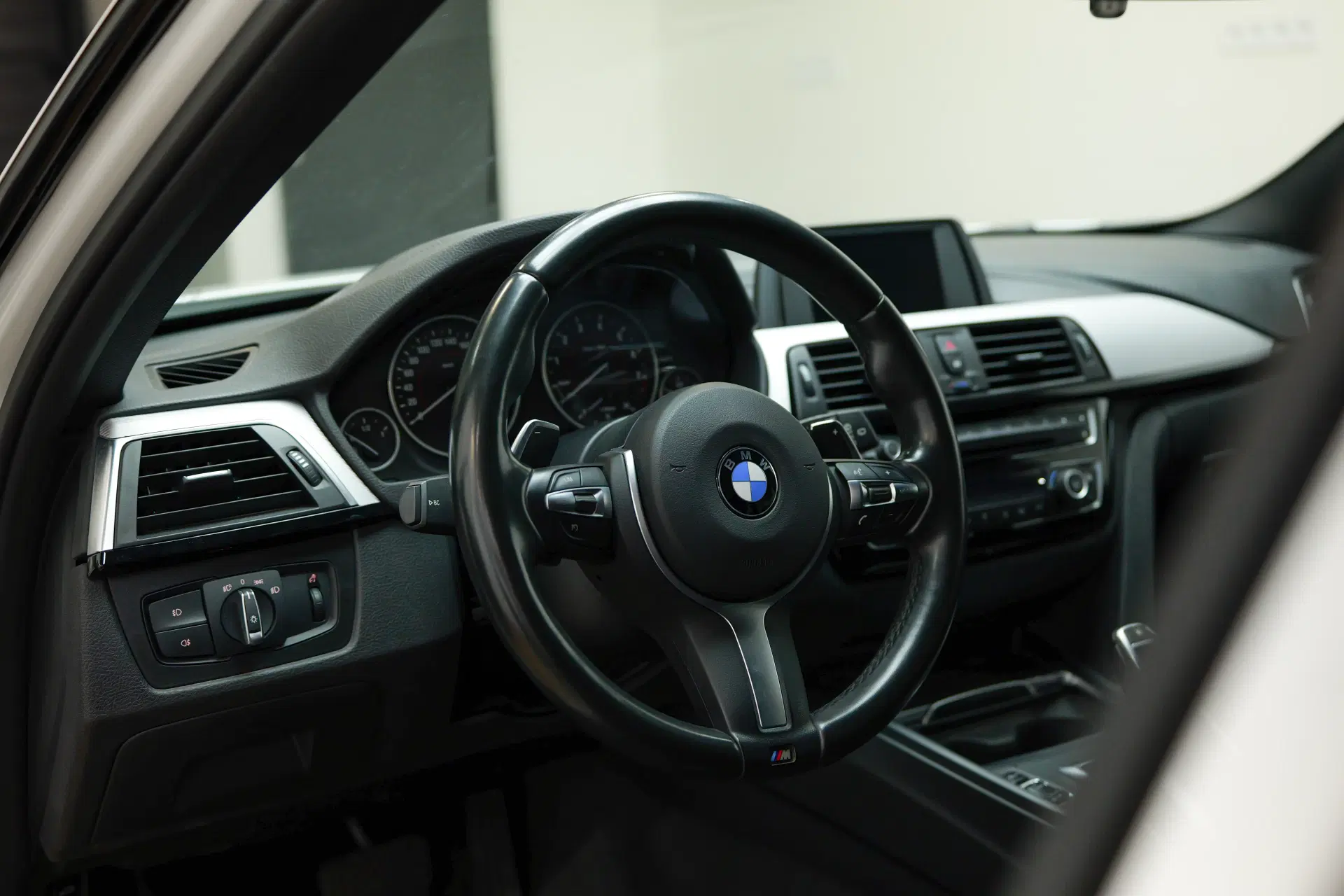 2017 BMW 340i Stage 3 - 418kW, bílá kombi, 85 000 km