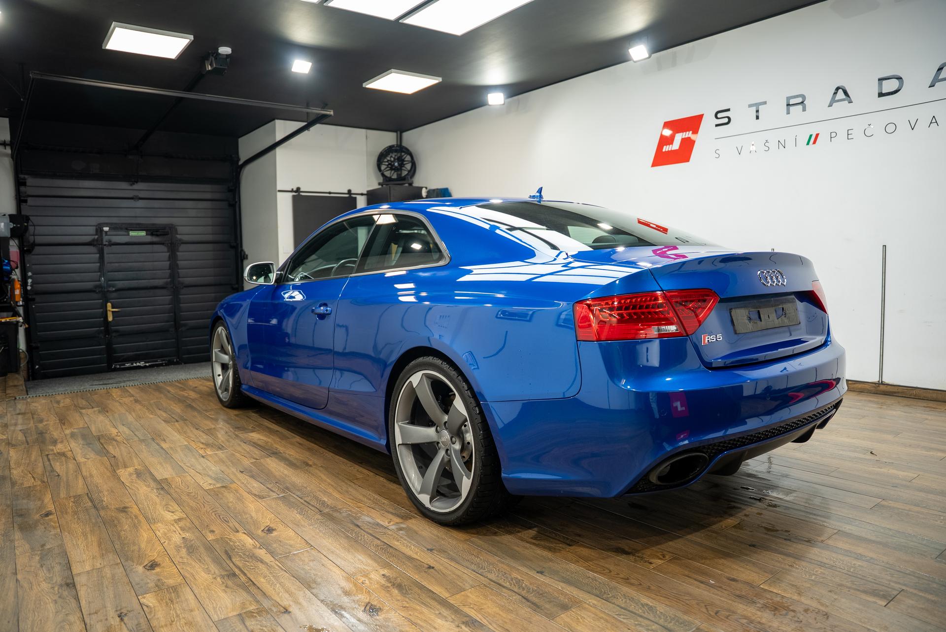 2013 AUDI RS5 4.2 FSI V8, tmavě modrá kupé, 105 000 km