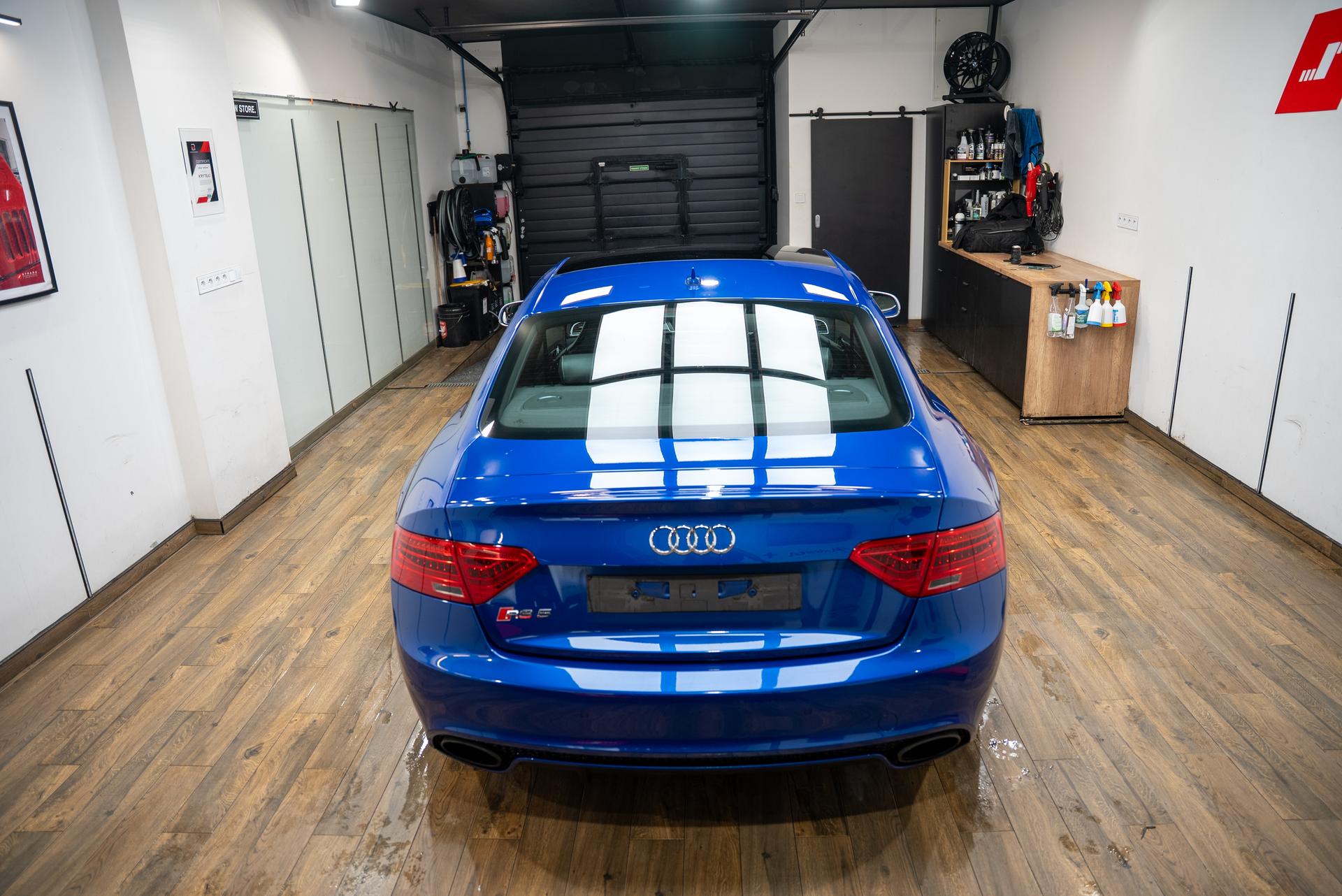 2013 AUDI RS5 4.2 FSI V8, tmavě modrá kupé, 105 000 km