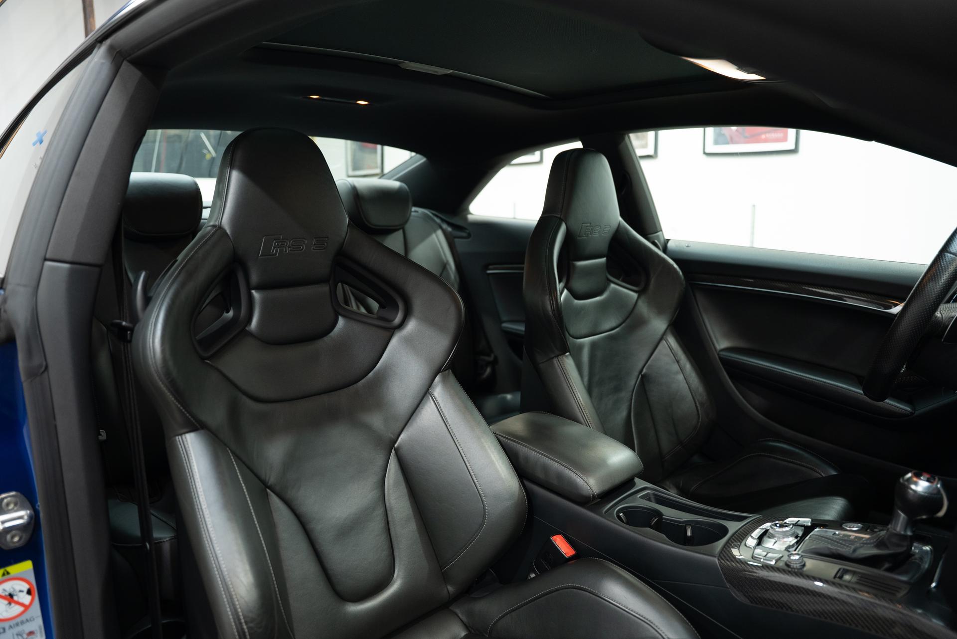 2013 AUDI RS5 4.2 FSI V8, tmavě modrá kupé, 105 000 km