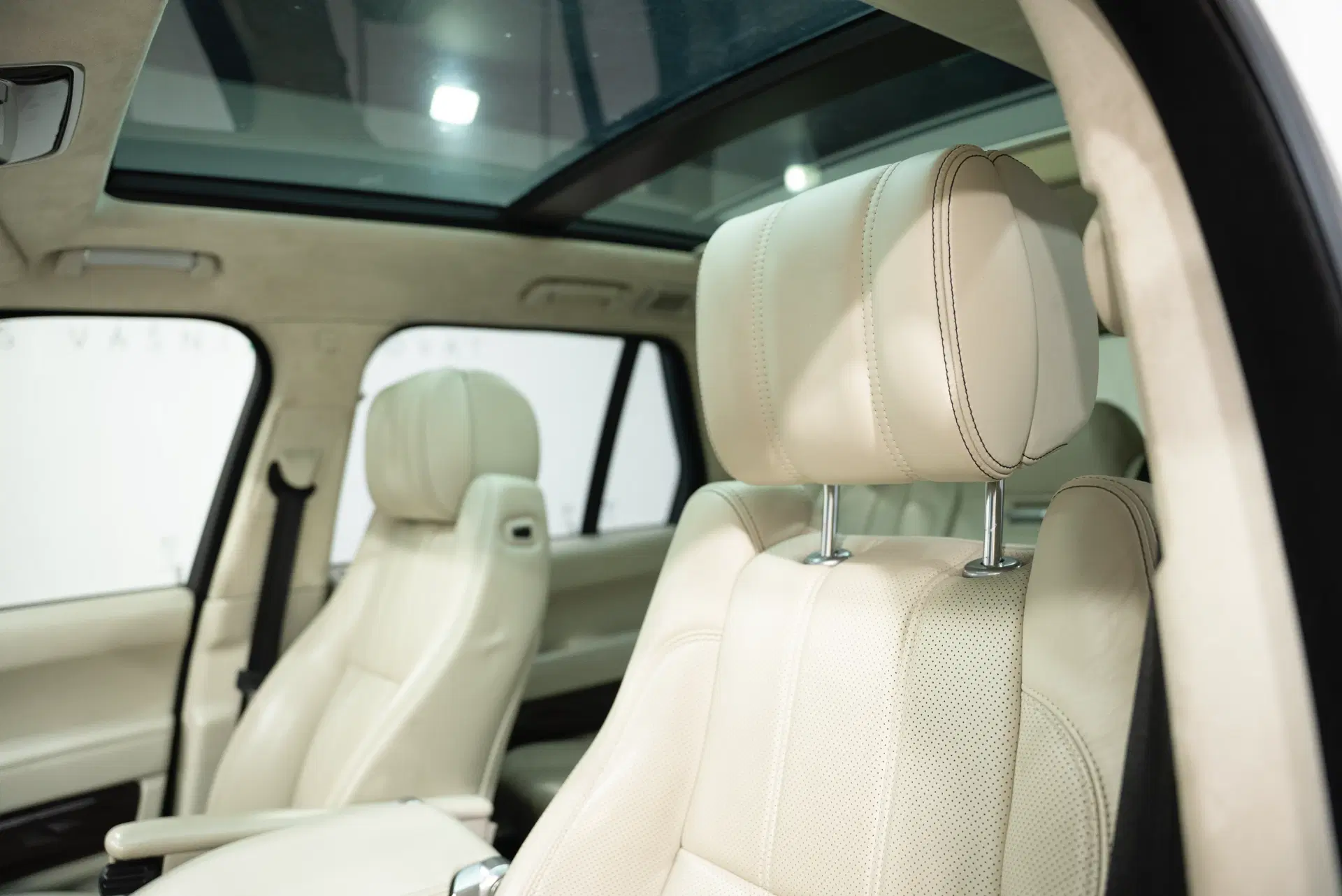 2015 Land Rover RR Sport SV Autobiography, bílá suv, 216 000 km