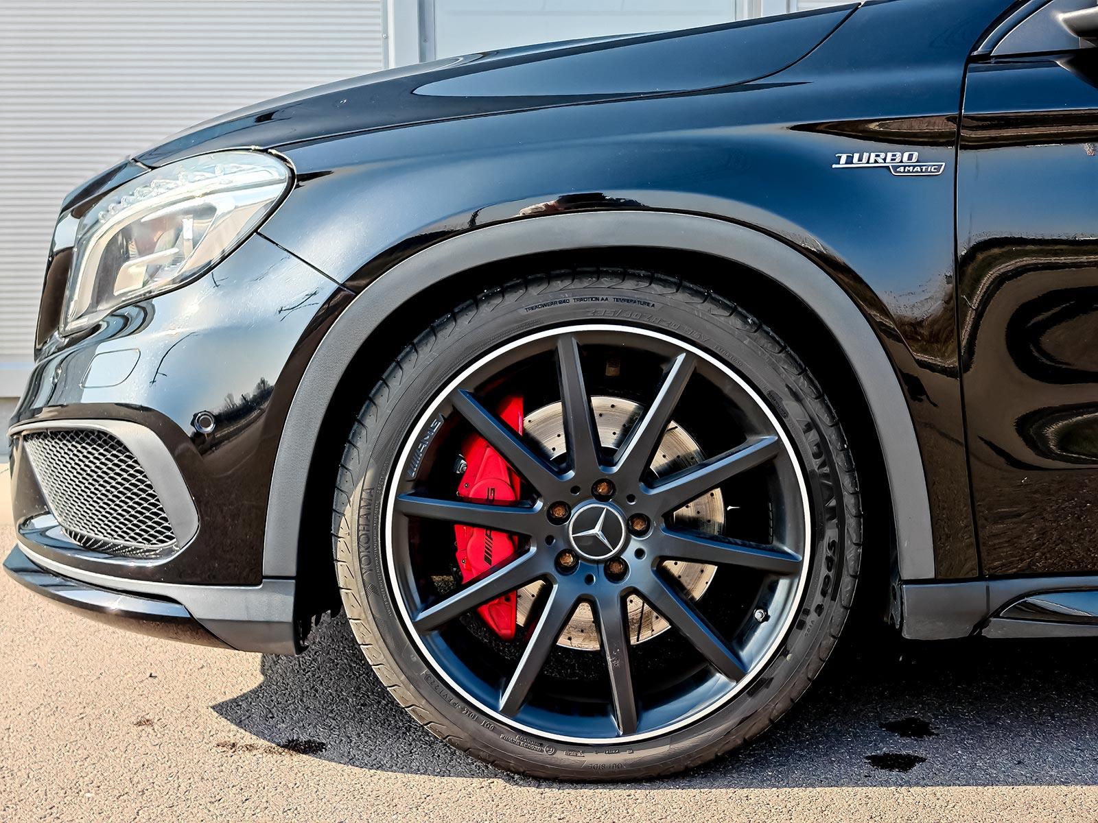 2016 Mercedes-Benz GLA 45 AMG AMG Performance, černá hatchback, 124 000 km