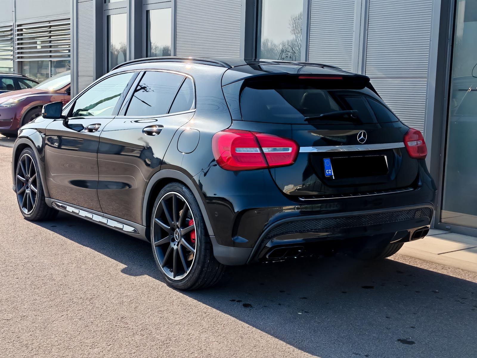 2016 Mercedes-Benz GLA 45 AMG AMG Performance, černá hatchback, 124 000 km