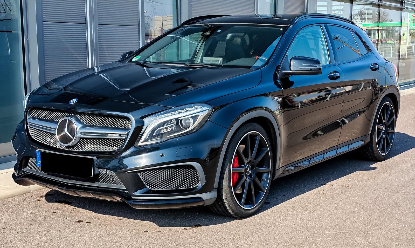 2016 Mercedes-Benz GLA 45 AMG AMG Performance, černá hatchback, 124 000 km