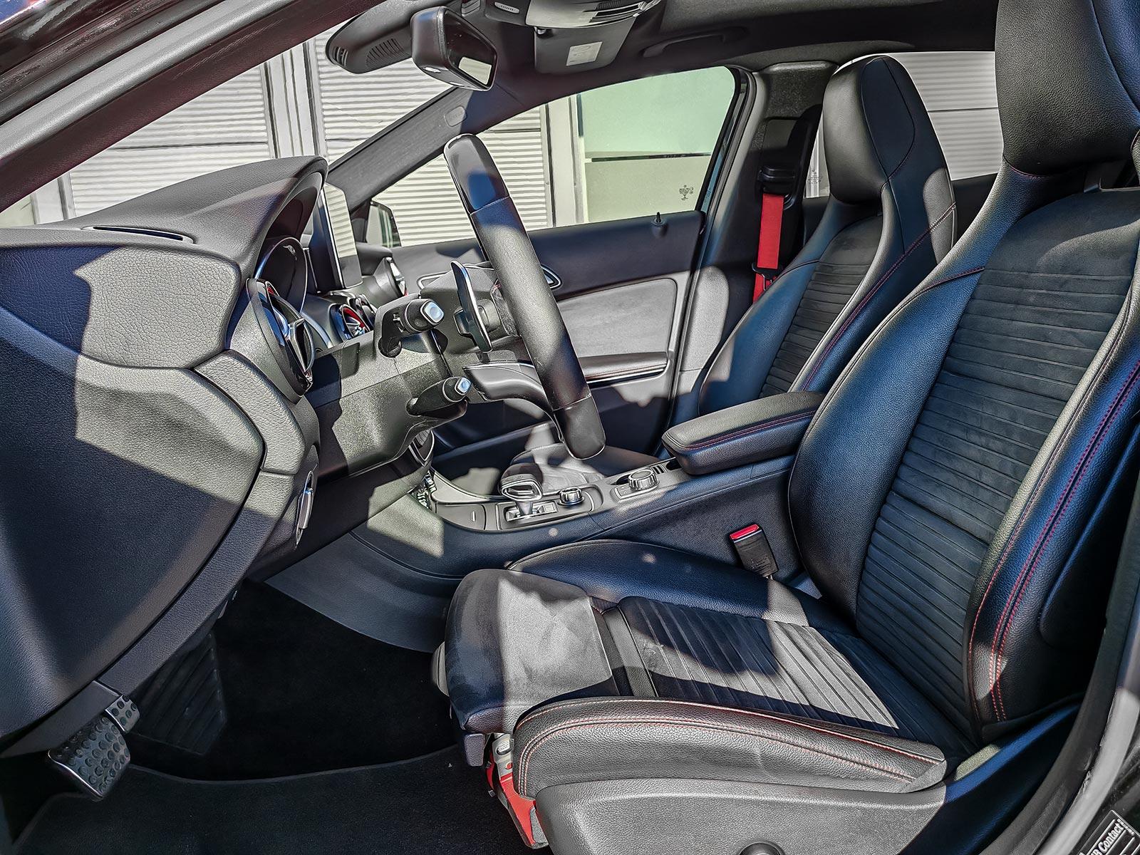 2016 Mercedes-Benz GLA 45 AMG AMG Performance, černá hatchback, 124 000 km