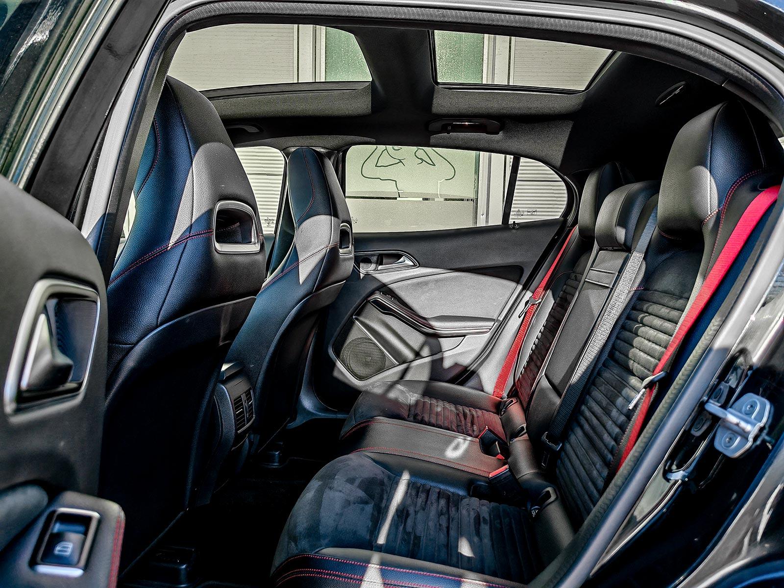 2016 Mercedes-Benz GLA 45 AMG AMG Performance, černá hatchback, 124 000 km