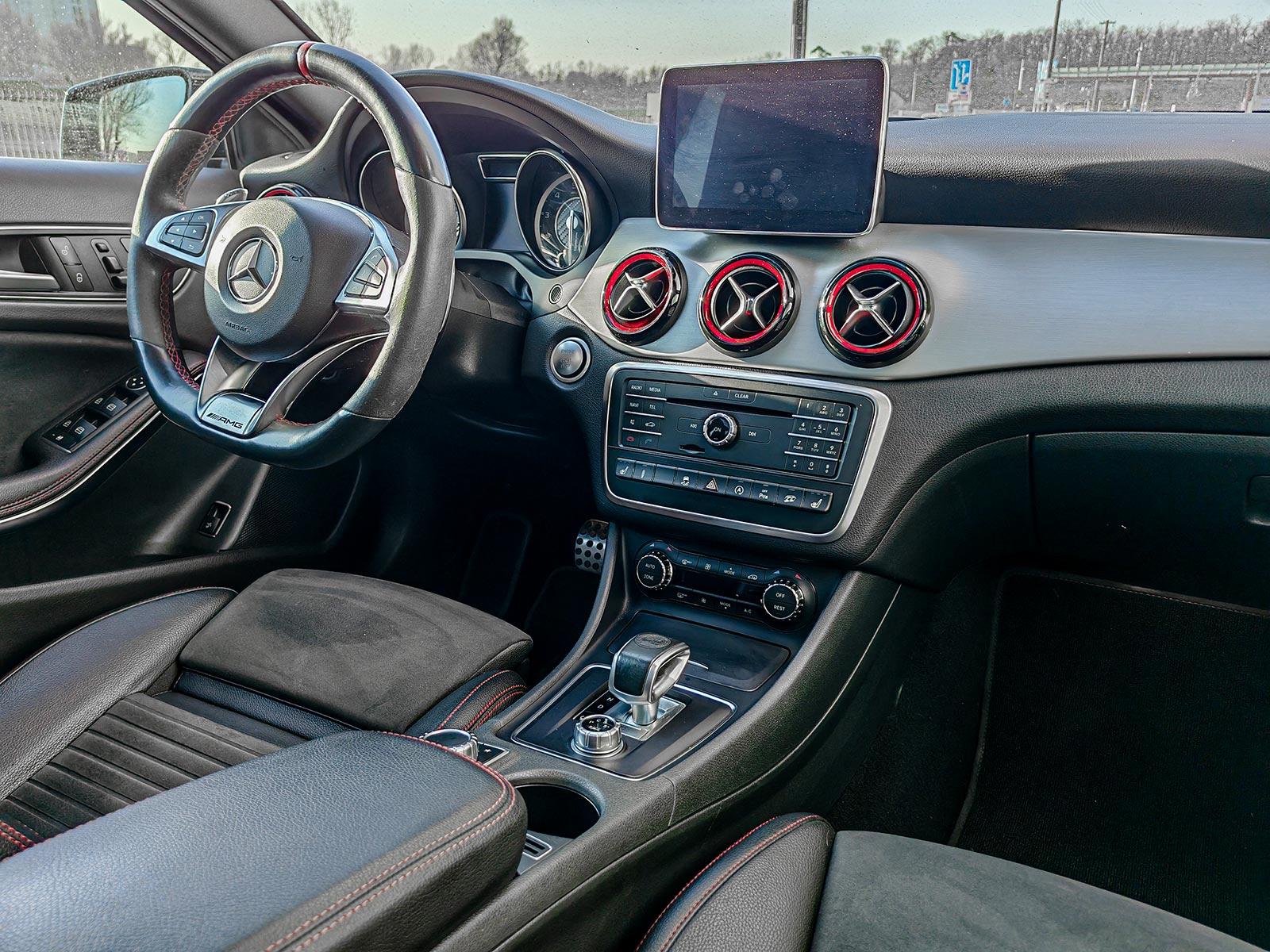 2016 Mercedes-Benz GLA 45 AMG AMG Performance, černá hatchback, 124 000 km